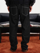 JEANS NERO CON CUCITURE BIANCHE