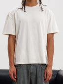 T-SHIRT STAMPA DIETRO STATUA
