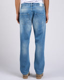 JEANS IN DENIM CHIARO CON ROTTURA GINOCCHIO