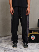 PANTALONE IN TESSUTO TECNICO CON BANDE LATERALI