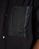 CAMICIA NERA CON TASCA IN ECOPELLE E LOGO METALLICO